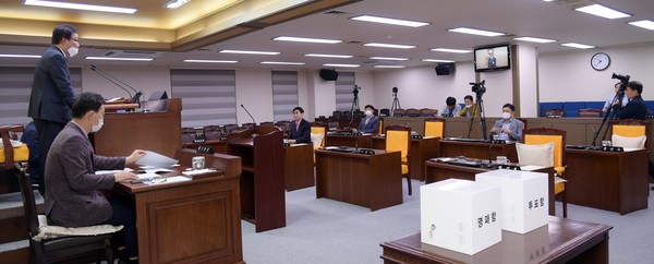 의장단 선거에서 전진선 의원을 제외한 미통당 의원 3명(이혜원, 황선호, 윤순옥 의원)이 투표에 불참했다.