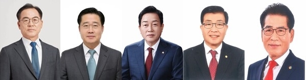 ​​​(왼쪽부터 ) 최재관(더불어민주당), 이태규, 김선교, 원경희, 박광석(국민의힘)